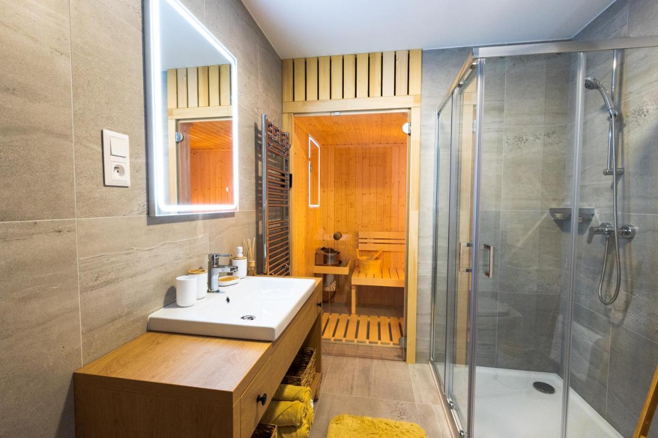 Hillhome Apartment & Sauna Dóval Kültér fotó